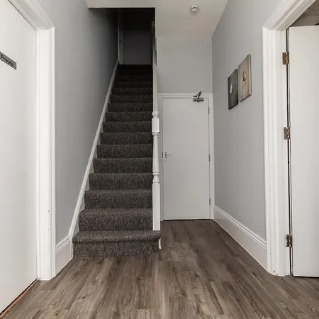 Dove Court Travel 5 - First Floor Ensuite * Almondsbury
