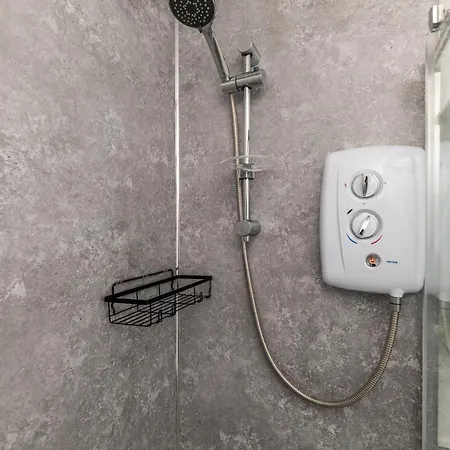 Dove Court Travel 5 - First Floor Ensuite *